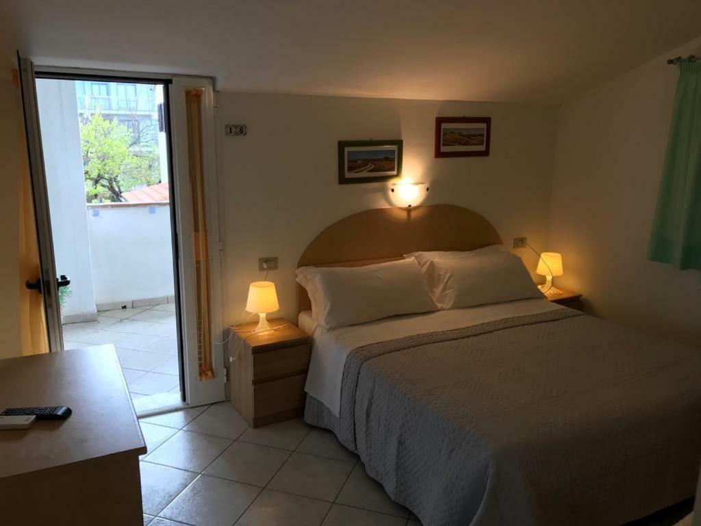 Hotel B&B Rispescia Grosseto Exteriör bild